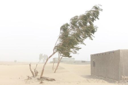 طوفان گرد و خاک ساعت ادارات منطقه سیستان را تغییر داد