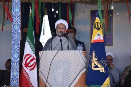 دشمن وحدت ملی ما را نشانه گرفته است/ از دوقطبی‌سازی و تفرقه بین اقوام پرهیز کنیم