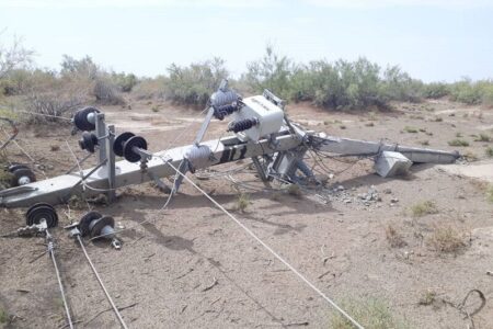 باد و باران باعث تخریب ۶ اصله پایه شبکه برق در نیکشهر شد