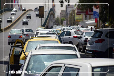 اینجا زاهدان است جایی که باید ۳ ساعت در صف های بنزین انتظار کشید