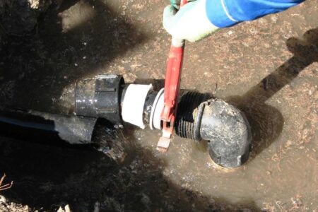 جلوگیری از هدررفت و توزیع عادلانه آب با جمع‌آوری انشعاب‌های غیرمجاز/ شناسایی ۴۸۹۱ فقره انشعاب در سیستان و بلوچستان