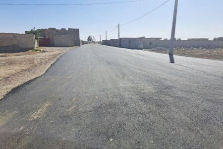 ۱۵۰ تن قیر رایگان برای آسفالت معابر حاشیه شهر هیرمند اختصاص یافت