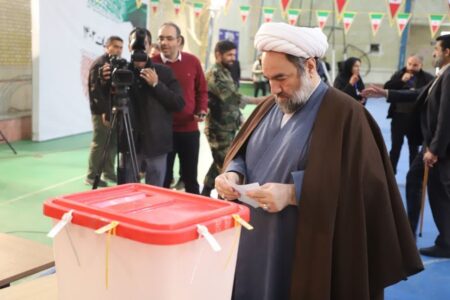 حضور حداکثری در انتخابات عامل تحکیم پایه‌های نظام است