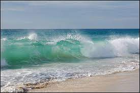 وزش باد شدید بر روی دریای عمان