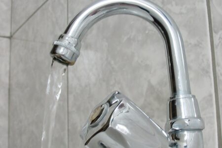 سارقان باعث قطع آب برخی از نقاط شهر زاهدان شدند