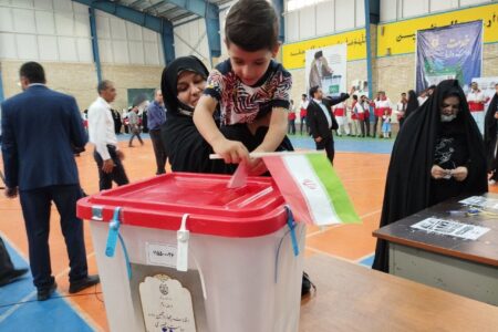 مردم با انسجامی مضاعف پای صندوق رأی حاضر شوند