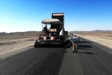 پیشرفت ۶۰ درصدی پروژه احداث راه روستایی بنت- توتان- بشاگرد در جنوب استان
