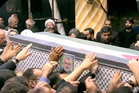 رهبر انقلاب بر پیکر شهید «اسماعیل هنیه» نماز اقامه کردند