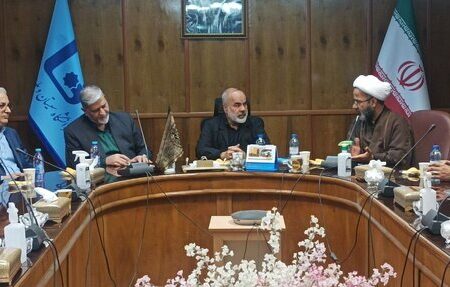 دانشگاه با آموزش و کار تحقیقاتی، پشتوانه علمی کارخانه‌ها باشد