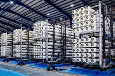 بهره برداری از آب‌شیرین‌کن شهدای خدمت در سیستان و بلوچستان