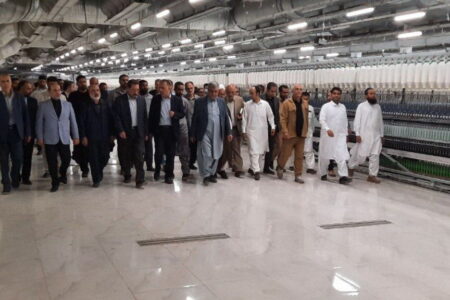 بازدید وزیر صمت از خط ریسندگی کارخانه بافت بلوچ ایرانشهر