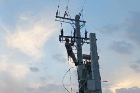 برق‌رسانی به اراضی ۲۸ واحدی مسکن ملی محمدی سراوان