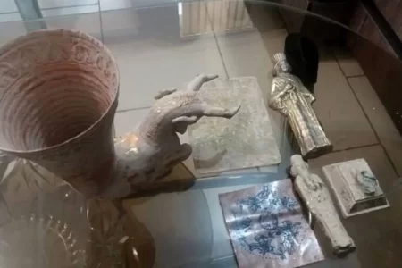 کشف ۸۸ فقره اشیاء عتیقه از یک تبعه بیگانه