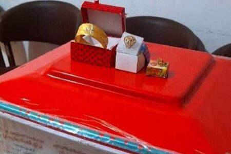 بانوان زاهدانی طلاهای خود را به جبهه مقاومت اهدا کردند