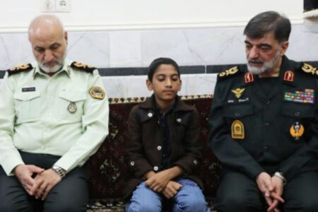 دیدار سردار رادان با خانواده شهید «نعمت نوری»