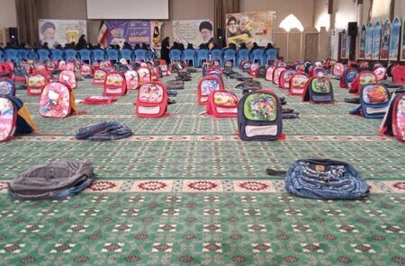 توزیع ۳۰ هزار بسته لوازم التحریر در بین دانش آموزان سیستان و بلوچستانی