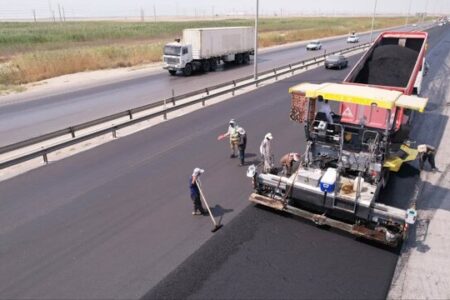 آغاز آسفالت ۲۵ کیلومتر بزرگراه در مسیر زاهدان – بیرجند