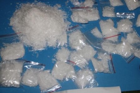 کشف ۹۰۰ کیلوگرم مواد مخدر شیشه در “نیمروز”