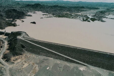لایروبی مخزن سد سارادان ایرانشهر آغاز شد