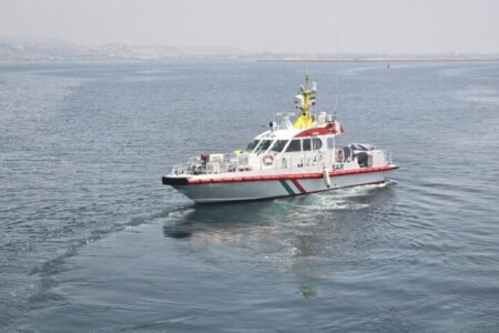 نجات ۱۰ صیاد ایرانی در آب‌های جزایر ویکتوریا