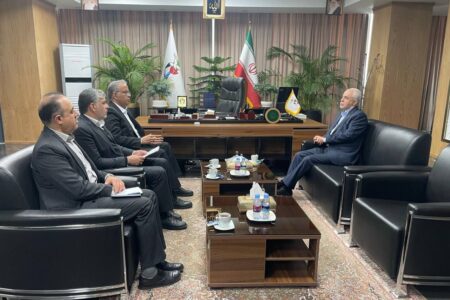 استاندار سیستان و بلوچستان با معاون رئیس‌جمهور و رئیس بنیاد شهید و امور ایثارگران کشور دیدار کرد.