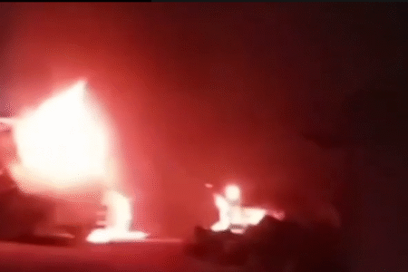 عوامل گروهک های تروریستی ماشین‌ آلات راه‌ سازی را به آتش کشیدند