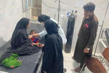 هشدار جدی به خانواده‌ها: کودک ۱۵ ماهه‌ای در خاش بر اثر تماس با بنزین مسموم شد