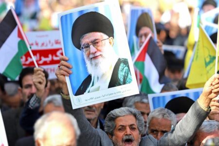 فرزند شهید سردار حبیب لک‌ زایی: مردم ایران با اتحاد، ایستادگی و شهادت دشمن را شکست می‌دهند