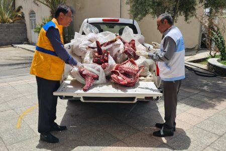 ضبط و معدوم‌سازی بیش از ۸۰۰ کیلوگرم گوشت فاسد در یکی از فروشگاه‌های زنجیره‌ای