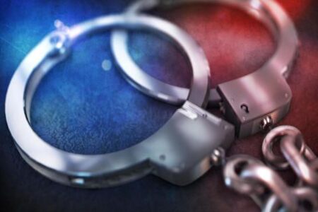 پایان بازی سارقین خودرو در زاهدان/ ۳ سارق و ۵ مالخر به دام پلیس افتادند