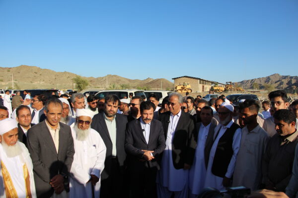 آغاز عملیات ساخت ۱۳۰۰ کلاس درس در سیستان و بلوچستان با حضور معاون رئیسجمهور