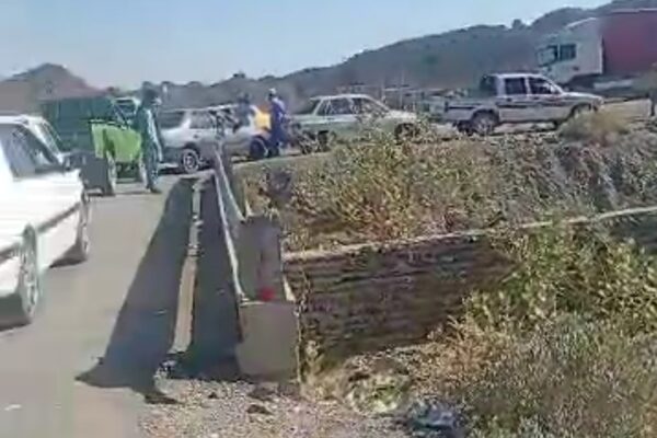 بحران بنزین در سرباز؛ تعطیلی پمپ‌بنزین مرکز شهرستان صف‌های طولانی را به سرکور کشاند