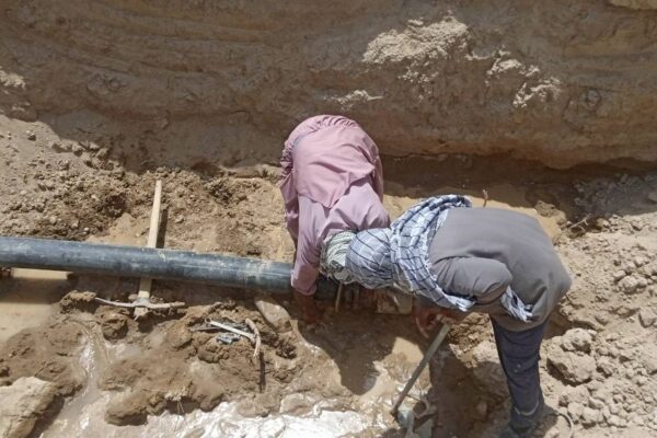 اصلاح خط انتقال برای پایداری آب شرب ۱۰ روستای هیرمند